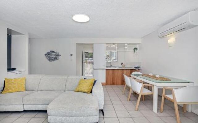 Beachcomber Unit 4,- Beachside Unit -