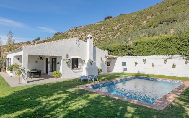 Beautiful Cottage in La Joya with Private Swimming Pool