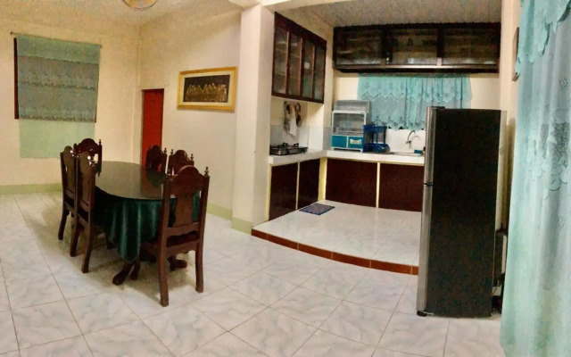 15pax-2 minutes to Vigan-RoseandFer Transient-2 Bedroom House