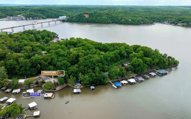 Trails End Hideaway Waterfront