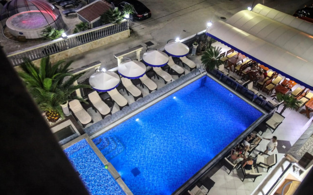 Aparthotel Villa Primafila