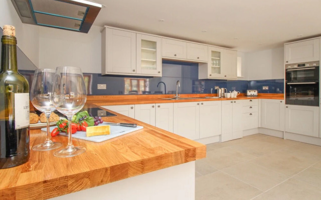 The Stables, Burton Bradstock