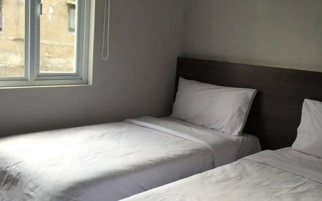 OYO Flagship 90726 The Regia Cihampelas Hotel Band