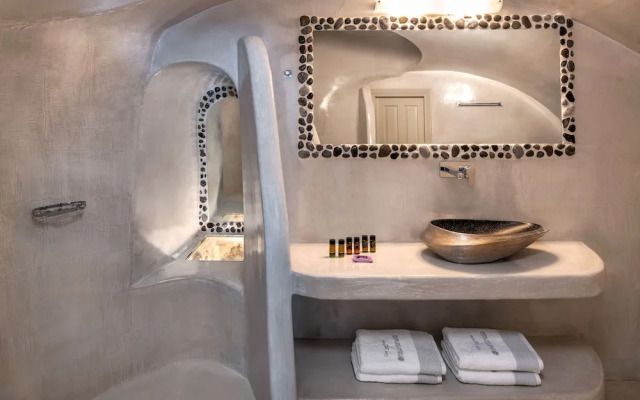 Kaleidoscope Oia Suites