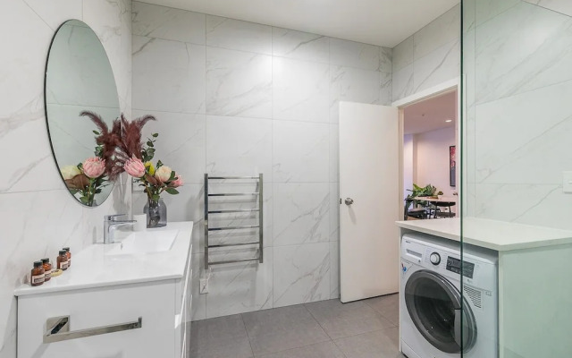 Zodiak Central 2 BR Apt Free Parking Gym