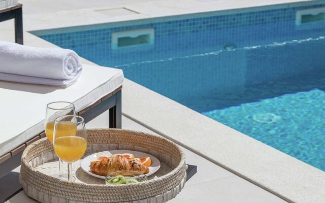 Luxurious Villa With Private Pool and Garden