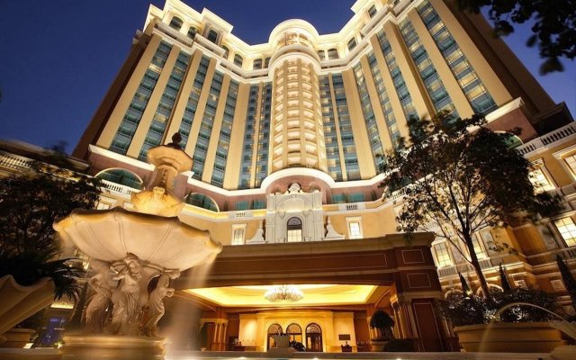 Four Seasons Hotel Macao at Cotai Strip