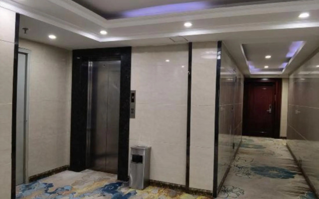 Yunhong Hotel (Guangzhou Railway Station Xicun Subway Station)