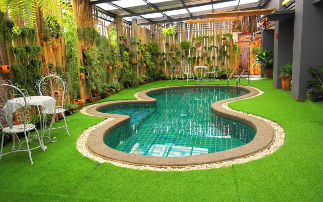 OYO 792 Omsaga Phuket Hotel