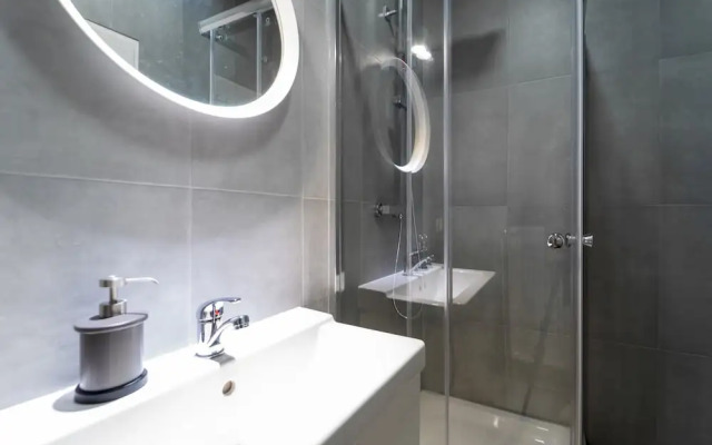 Modern And Lovely Apartment Close To The Center