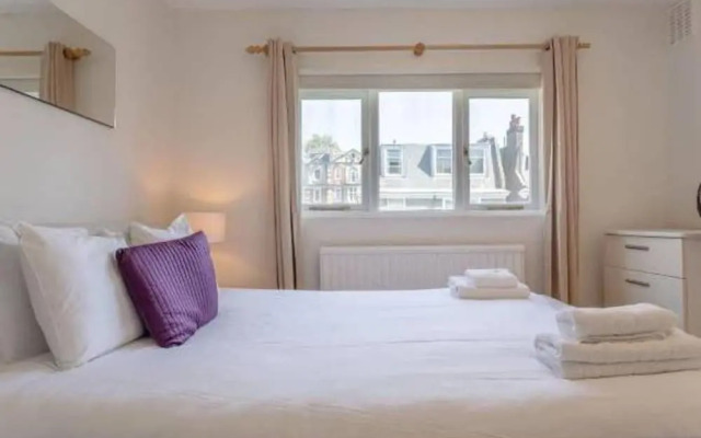 Elegant 2 Bedroom Earls Court Apartment