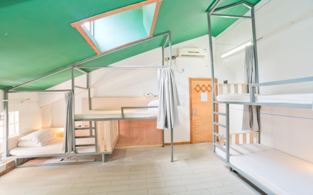 Yangshuo Travelling With Hostel – Guest Rooms – Guilin