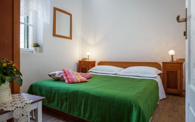 Holiday house Kuka - 100m from the sea : Podgora, Riviera Makarska