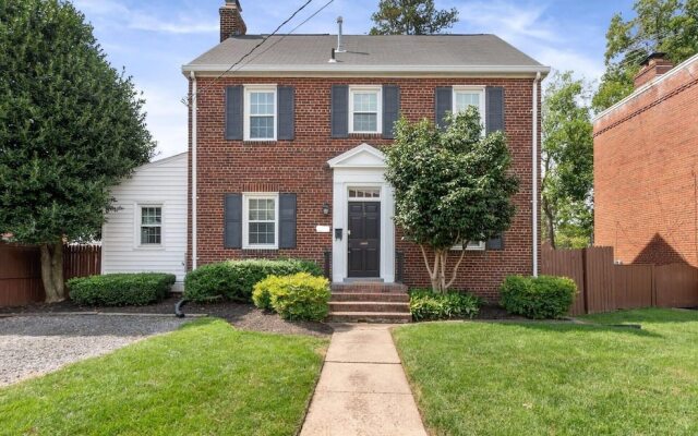 Massive 5BR Historic CozySuites House