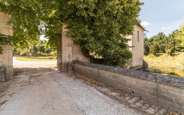 Chateau De Serrigny