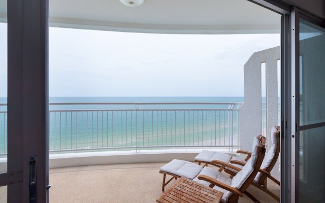 Baan TiewKlurn Beachfront Condomium