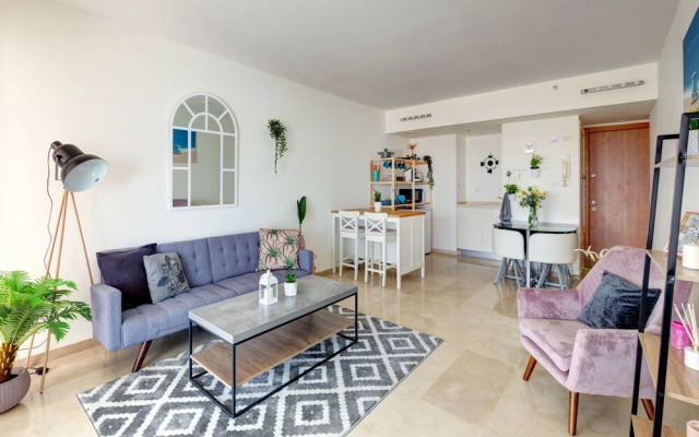 Beach Front Dream Suite & Pool