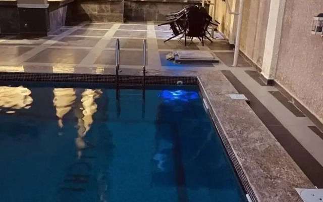 Vichi Gates Hotel