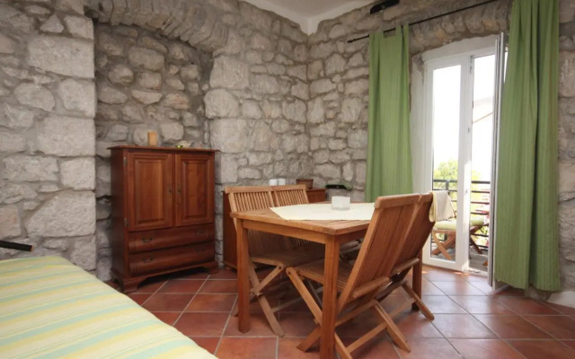 Apartment Gradac 6661a