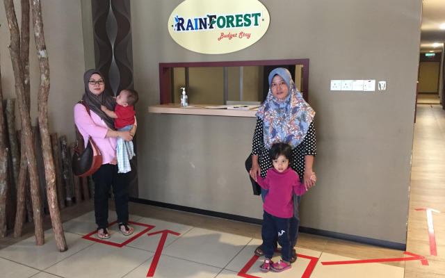 Rainforest Budget Stay