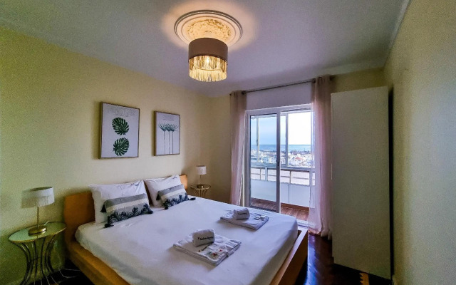 FLH Faro Family Flat with Balcony