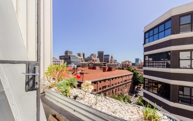 Wolroy House 405 by CTHA