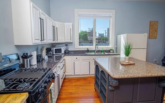 Stunning 3br/2ba Haven in Downtown's Heart