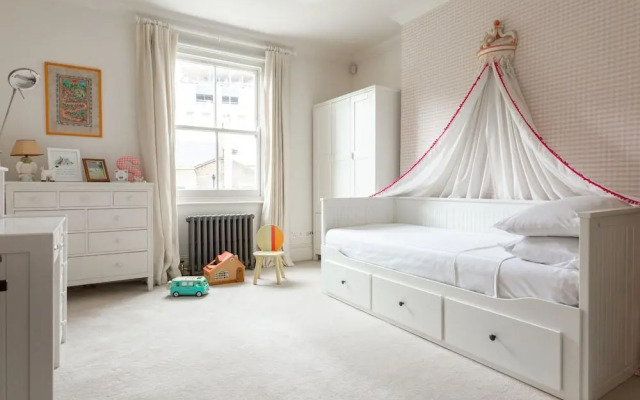 Warwick Gardens II by onefinestay