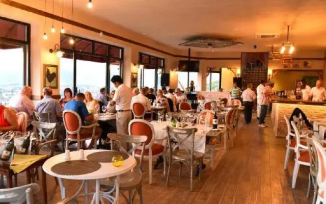 Sundial Hotel & Restaurant