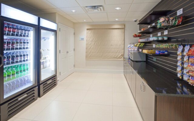 Holiday Inn Express Hotel & Suites Rogers by IHG