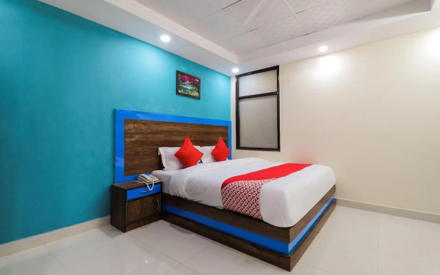 Flagship 75893 Hotel Maharaja Gold