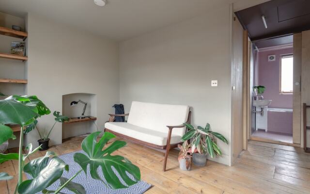 Bright, Spacious Two-bed in Hackney