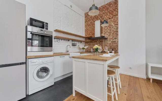 Spacious Apartment Saperów by Renters