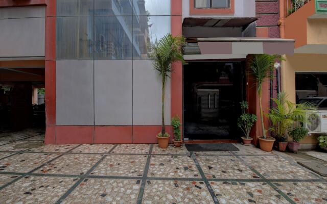 OYO 4275 Hotel Sunraj Residency