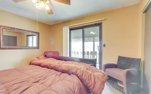 Deck & Boat Dock: Lakefront Getaway in Camdenton