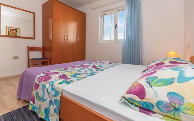 Beautiful Home in Makarska With Wifi and 2 Bedrooms