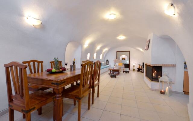 Iridanos Cave House