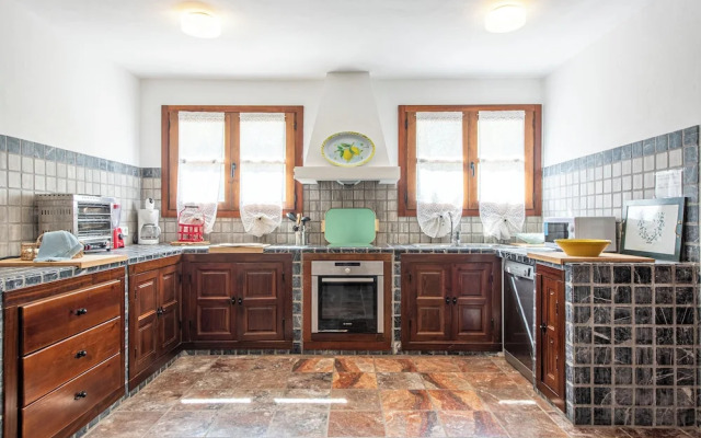 San Josep 6-bed Villa, Sleeps 14, Pool & Sea View