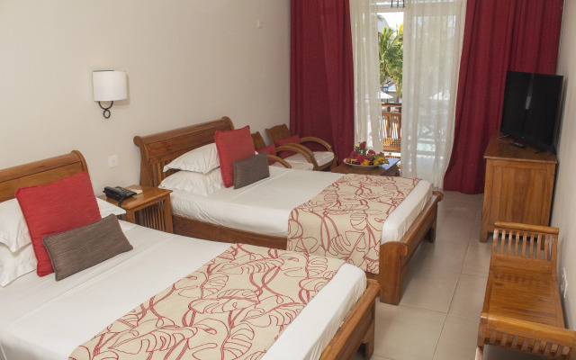 Le Peninsula Bay Beach Resort