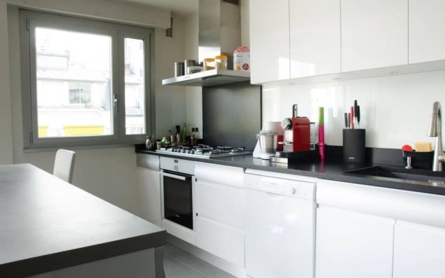 2 Bedroom Apartment With Balcony Near Eiffel Tower and Invalides