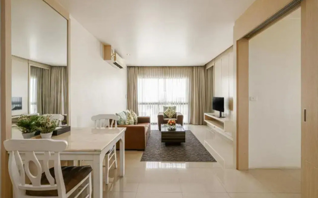 Jolly Suites and Spa Petchkasem