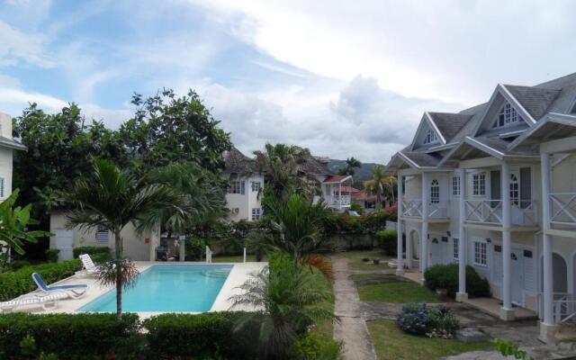 Club Caribbean Court Apartments