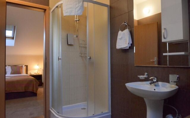 Hotel Ema
