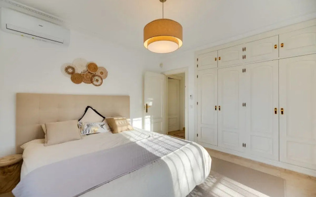All About Casa Roca