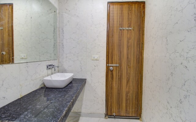 FabHotel Gross inn Suites