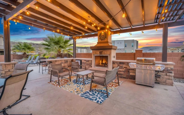 Zion Poolhouse by RedAwning