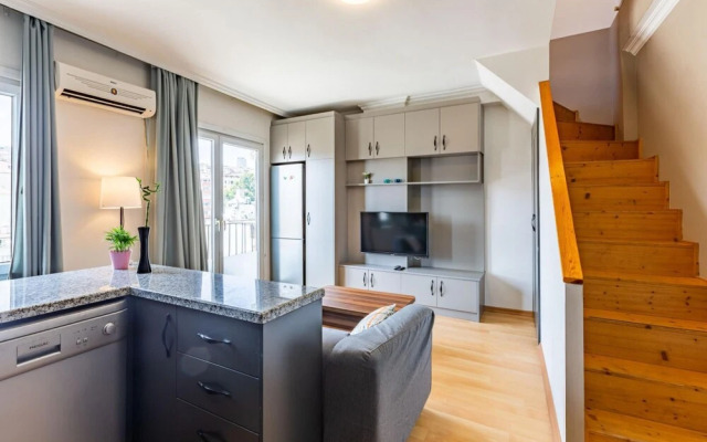 Central and Modern Flat With City View in Sisli