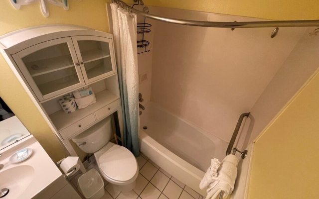 Pelican Beach 1006 1 Bedroom Condo by Pelican Beach Management