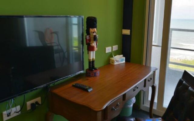Whitecaps Hostel