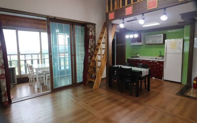 Gyeongju Raspberry Pension